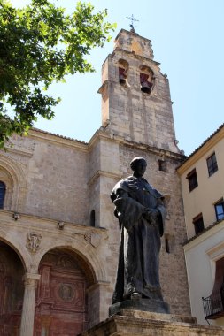 İspanya 'nın Granada bölgesindeki Realejo bölgesinde bulunan Iglesia de Santo Domingo Kilisesi önünde bulunan Keşiş Luis de Granada heykeli, Temmuz 2024' te fotoğraflandı..