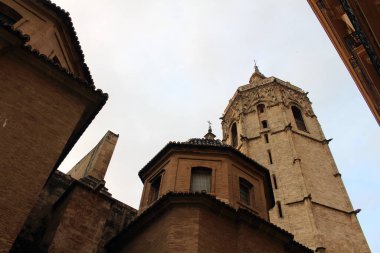 Valencia Katedrali tarihi eski kent Gotik mimari ve dini mirasın üzerinde Temmuz 2024 'te yükselmektedir..