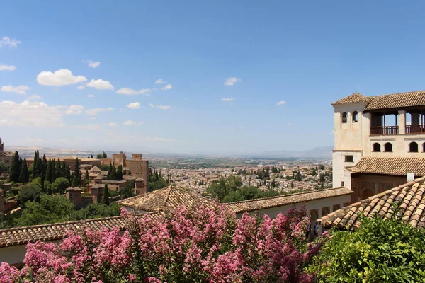 Bir noktadan itibaren Kale ve şehir, Granada, İspanya Temmuz 2024