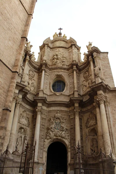 Valencia Katedrali 'nin dışında Gotik mimari ile birlikte Temmuz 2024' te çekilmiştir..