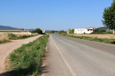 Navarrete La Rioja İspanya 'dan ayrılıp Camino Frances boyunca uzanan açık kırsal bölge Temmuz 2024