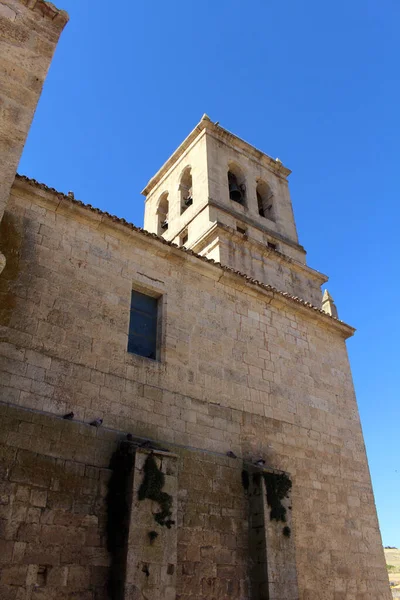 Iglesia de la Inmaculada Concepcion Temmuz 2024 'te Hontanas' ta altın sunak ve kutsal mekan