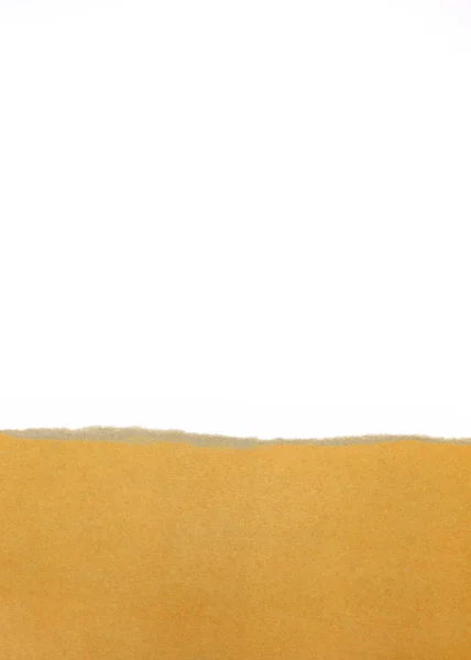 Beyaz zemin üzerinde kahverengi kağıt sökük — Stok fotoğraf