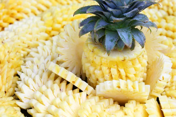 Свежие кусочки ананаса — стоковое фото