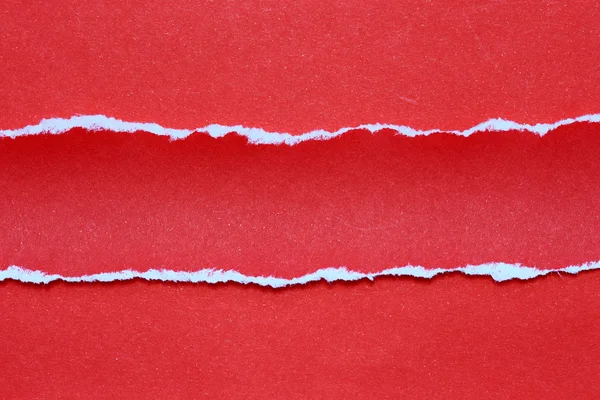 Lágrimas de papel vermelho no fundo vermelho — Fotografia de Stock