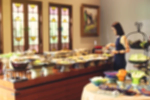 Immagine sfocata colazione a buffet tavolo al ristorante dell'hotel — Foto Stock