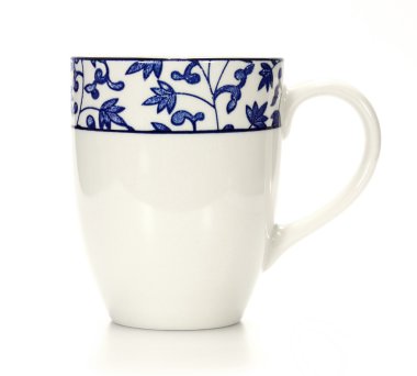 Beyaz arka planda izole edilmiş beyaz kahve fincanı