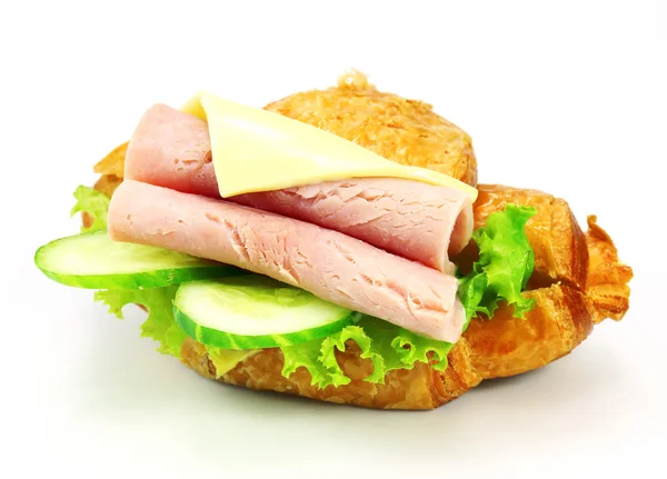 Бутерброд с ветчиной, сыр на белом фоне — стоковое фото