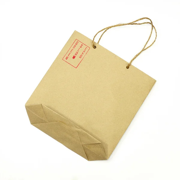 Bolso de papel marrón en blanco sobre fondo blanco —  Fotos de Stock