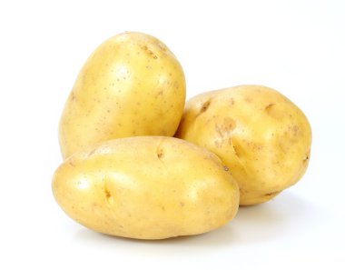 Beyaz arkaplanda izole edilmiş patates