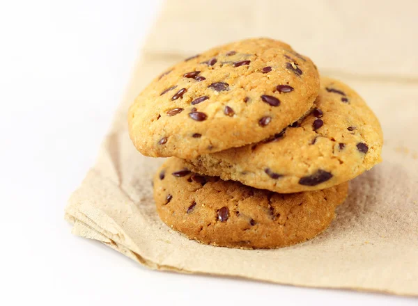 Biscoitos de grãos inteiros no fundo branco — Fotografia de Stock
