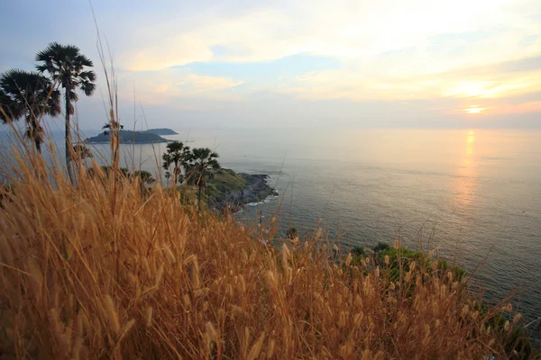 Phuket thailand un paisaje de la puesta de sol promthep capa —  Fotos de Stock