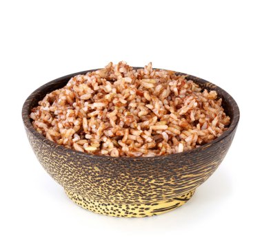 Beyaz arka plan üzerinde buhar kırmızı kargo pirinç kâse.