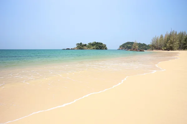 Tropischer Strand in der Phra Tong Insel südlich von Thailand — Stockfoto