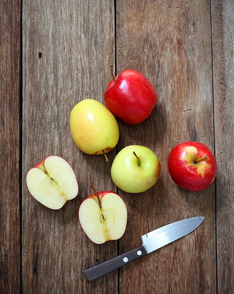 Top view of apple on wood background — Stock Photo, Image