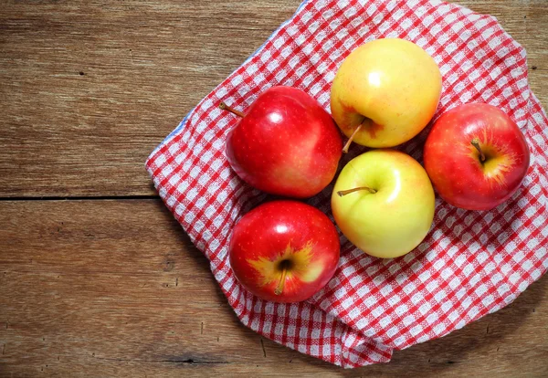 Top view of apple on wood background — Stock Photo, Image