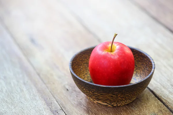 Soft focus red apple in bowl on wood table — Stock Photo, Image