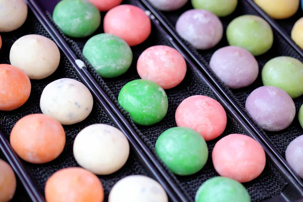 Mochi sobremesa japonesa colorida — Fotografia de Stock