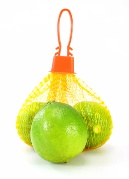 Лимоны в сумке — стоковое фото