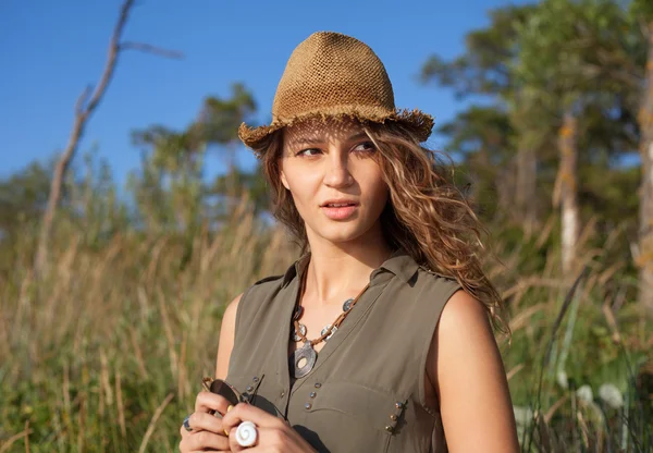 Beautiful girl on a beach — Stock Photo, Image