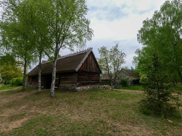 中央ヨーロッパの典型的な農村建築とポメラニア ポーランド北部 の伝統的なカシュビアの村 — ストック写真