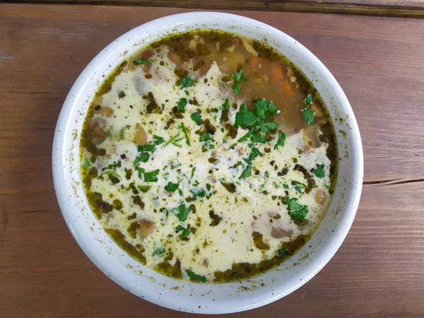 卡舒比安蘑菇汤 浓密的蘑菇汤 配上土豆和奶油 当地的蘑菇被用来丰富克什米尔人的食物 — 图库照片