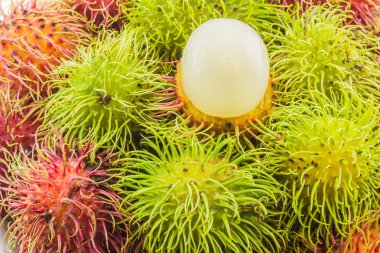 Taze ve olgun rambutans