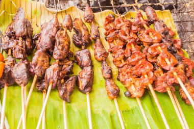 Yerel Tay pazarda Satılık Marine ızgara tavuk