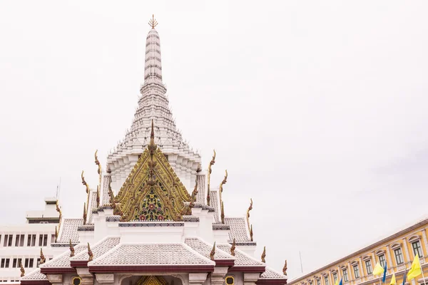 Bangkok, Thailand - 5 juni 2016: Bangkok met stadszuil of pijler graftombe van Thailand — Stockfoto