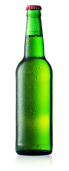 Groene fles bier met druppels — Stockfoto