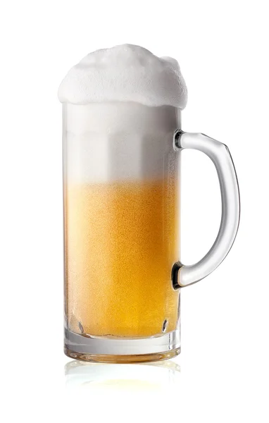 Узкий стакан пива с пеной — стоковое фото