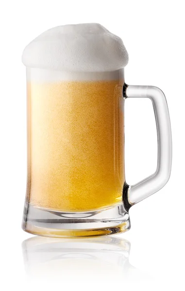 De fris biertje schuim in mok — Stockfoto