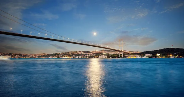 Puente del Bósforo en la noche — Foto de Stock