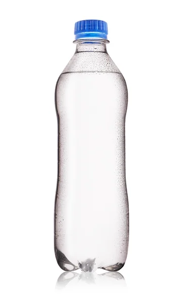 Botella blanca de agua mineral con gotas —  Fotos de Stock