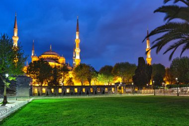 Çim ile Sultanahmet Camii