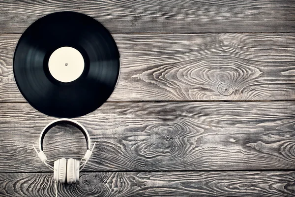 Disco de vinil e fones de ouvido — Fotografia de Stock