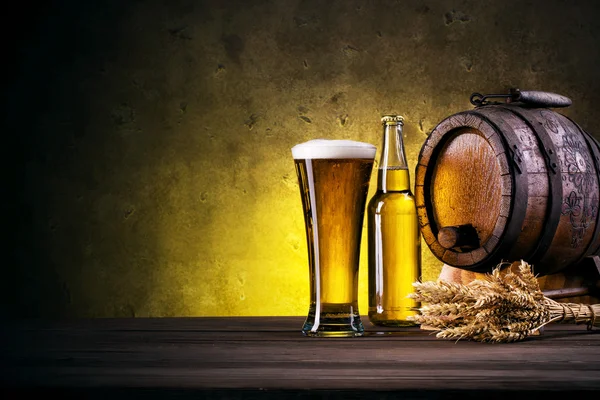 Copo alto de cerveja do barril — Fotografia de Stock