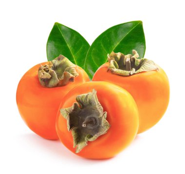 Üç olgun hurma ve yeşil yapraklar.