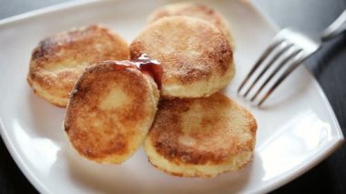 Süzme peynir, krep.