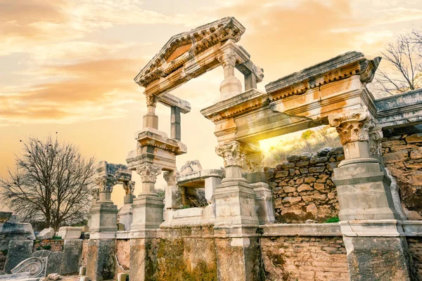 Fontaine Trajans à Ephèse en soirée — Photo