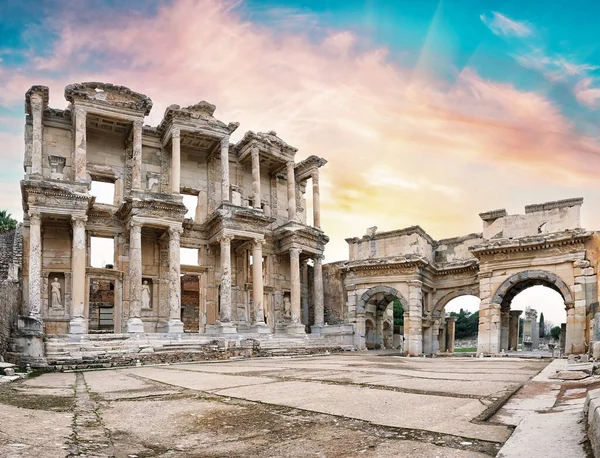 Günbatımında Efes 'teki Celsus Kütüphanesi Telifsiz Stok Fotoğraflar