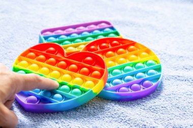 Çocuk oyuncağının öncüsü, popüler oyuncağı patlat.