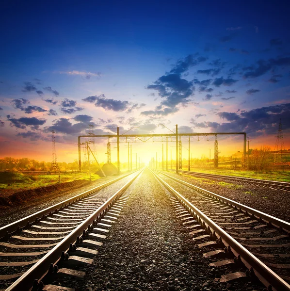 Mesafe içine basık demiryolu