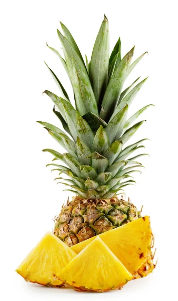 Ananas met verlaat en snijd in plakjes — Stockfoto