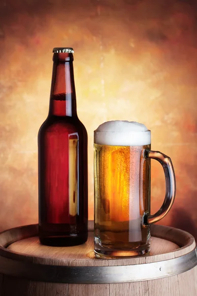 Fles en glas bier — Stockfoto