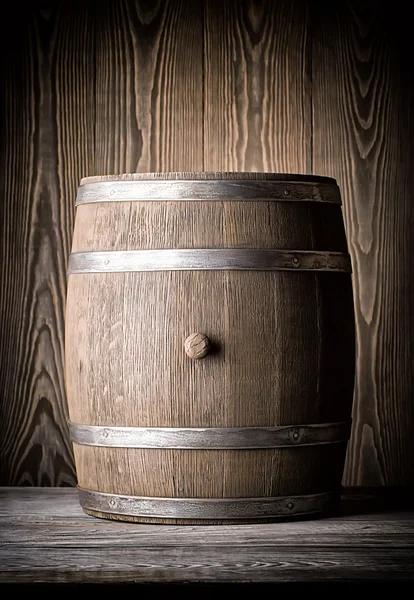 Velho barril de madeira marrom — Fotografia de Stock