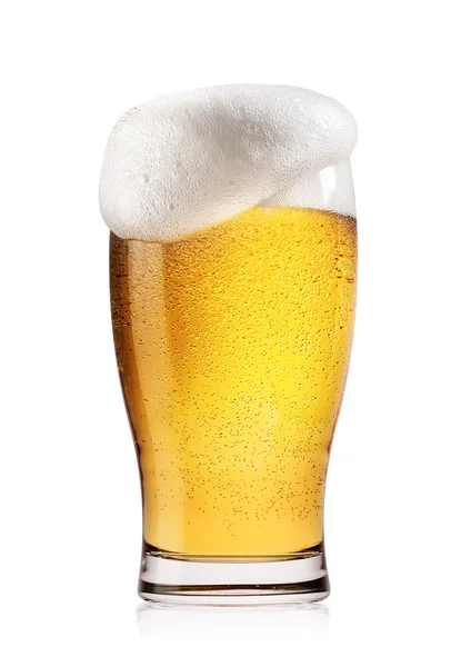 Copo de cerveja leve com espuma branca — Fotografia de Stock