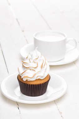 Kupası ile beyaz krema ile cupcakes