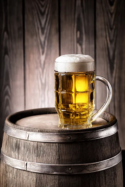 Faceted glass of light beer with a thick foam — Stock Photo, Image