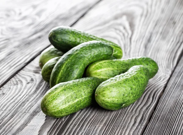 Bunch of ripe juicy green cucumbers — 图库照片